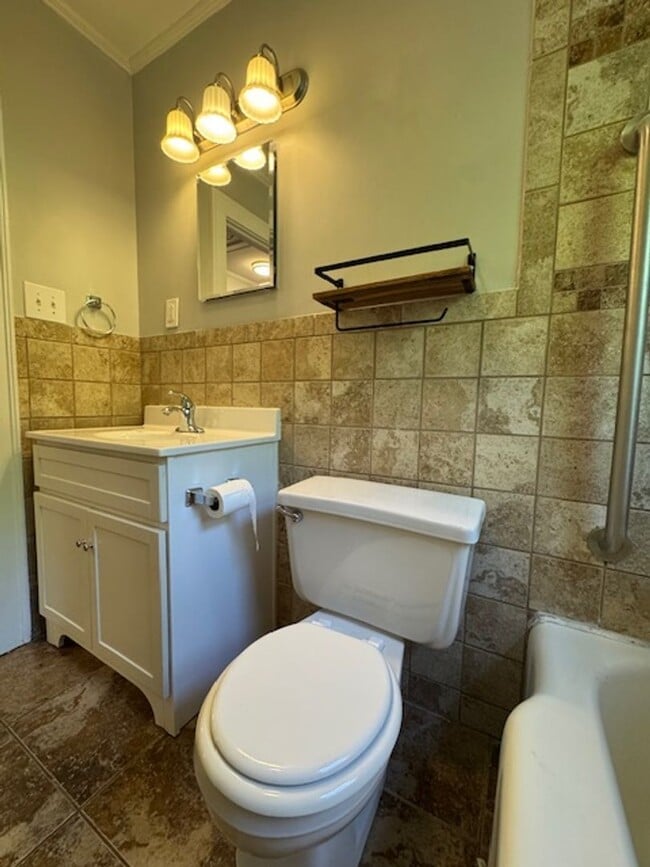 Building Photo - Adorable 2 Bedroom-1 Bath Bungalow within walking distance to Downtown Greer - Very Convenient