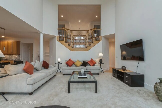 Building Photo - 22 Doral Dr