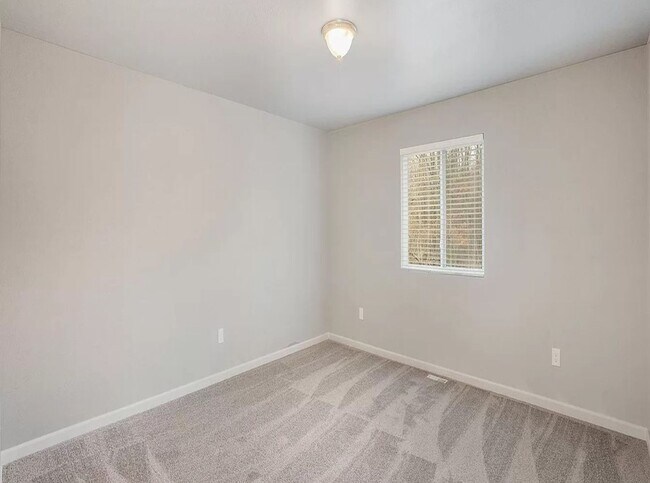 Building Photo - Beautiful family home in Fowlerville