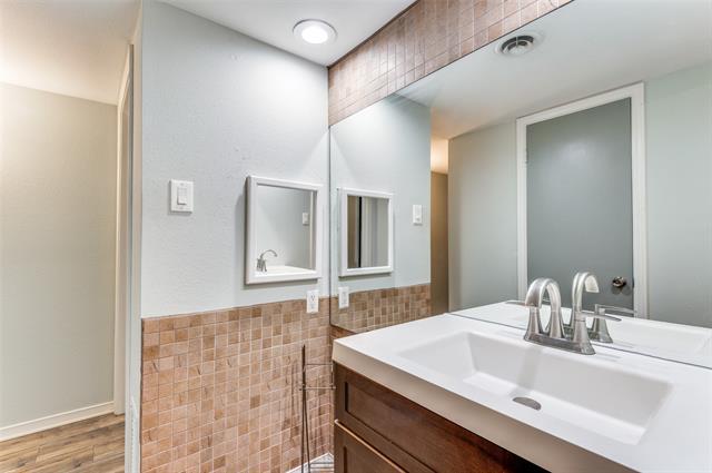 Building Photo - 570 E Ave J St