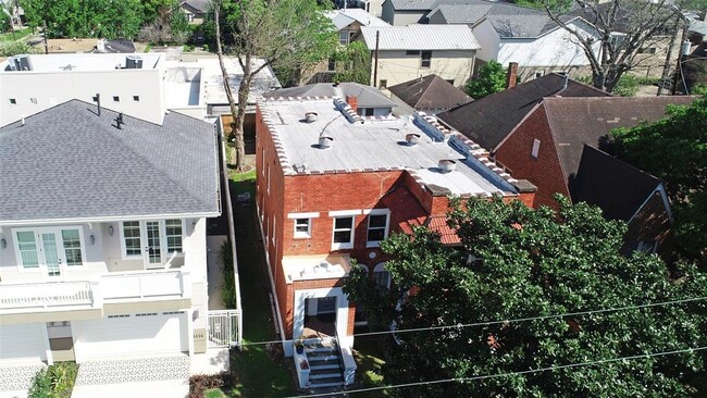 Building Photo - 1114 1/2 Bartlett St