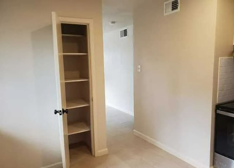 Building Photo - 607 W Byrd Blvd