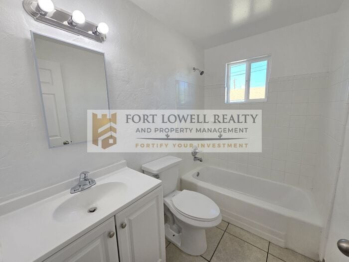 Building Photo - 3008 N Balboa Ave