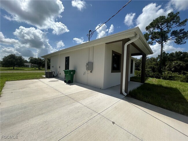Building Photo - 5005 Gramercy Rd