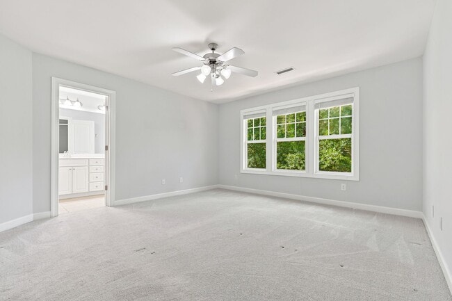 Building Photo - Beautiful 3 Bedroom / 2.5 Bathroom Townhome - Available NOW!