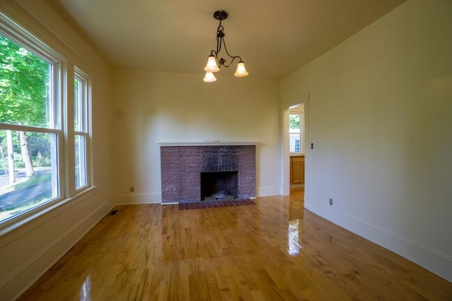 Building Photo - 614 Ackerman Ave
