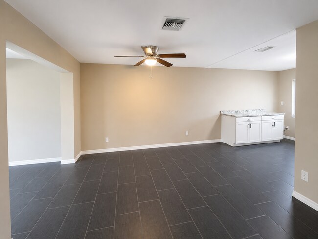 Building Photo - 329 Tudor Dr