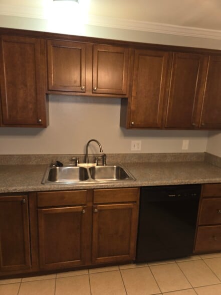 Building Photo - 613 Hillsboro Rd