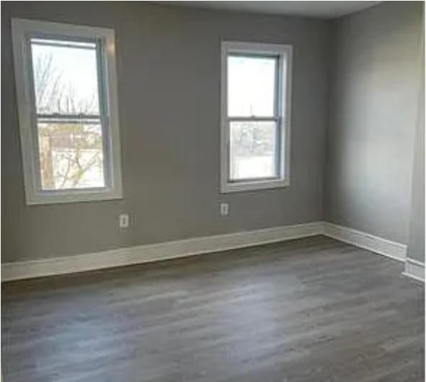 Building Photo - 5 Bedrooms 2 Bathroom Home