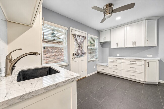 Building Photo - 15739 Fleetwood Oaks Dr