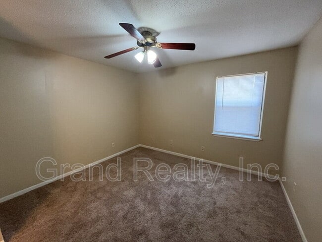 Building Photo - 5385 E Avenida De Golf
