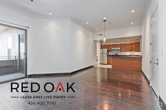 Building Photo - Incredible Top Floor One Bedroom with Priv...