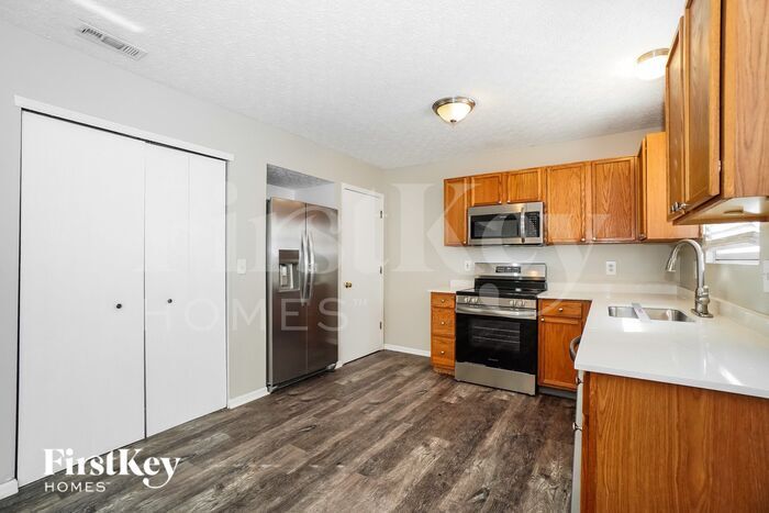 Building Photo - 5269 Paul Revere Rd