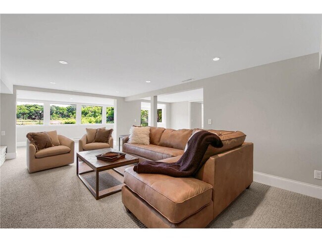 Building Photo - 3465 Deephaven Ave