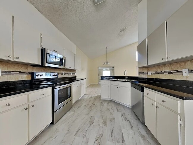 Building Photo - 112 Julie Ln