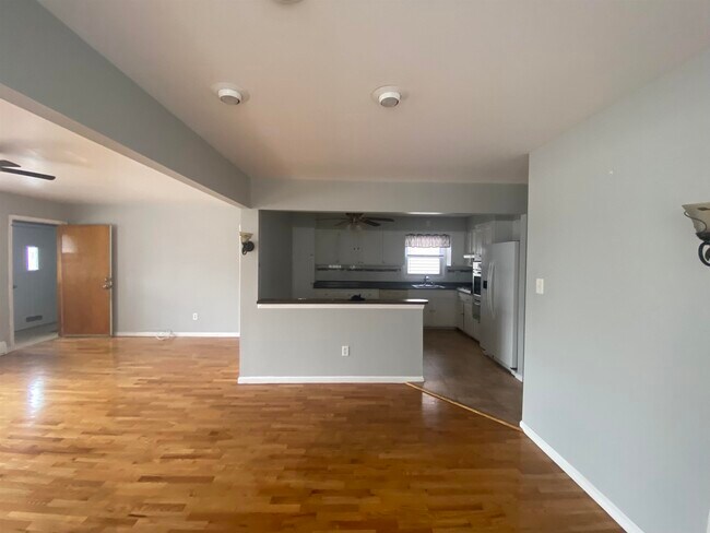 Building Photo - 164 W 18th St