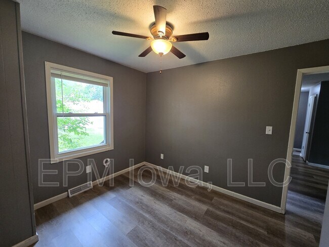 Building Photo - 1242 Edgewood Dr