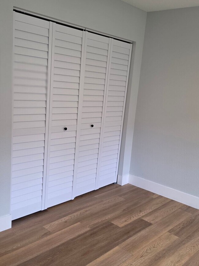 Building Photo - FOR RENT!! RECENTLY RENOVATED 2 BEDROOM 2 BATH CONDO (FIRST FLOOR)...