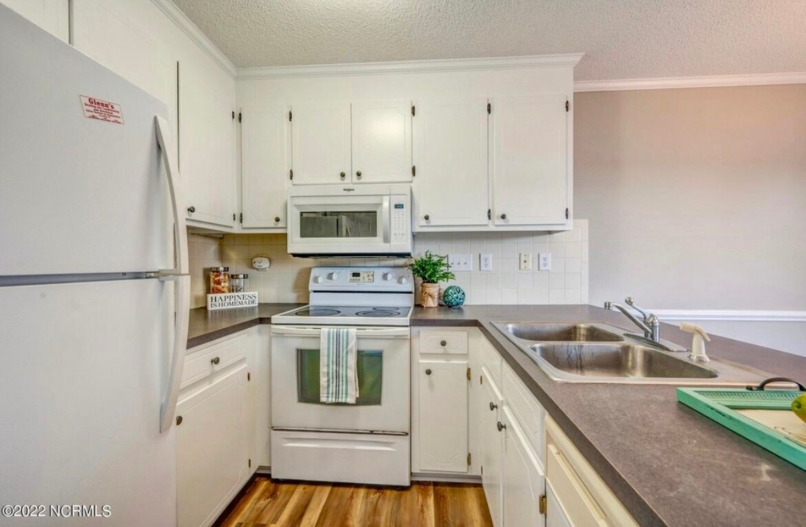 Building Photo - 2375 Vineyard Dr