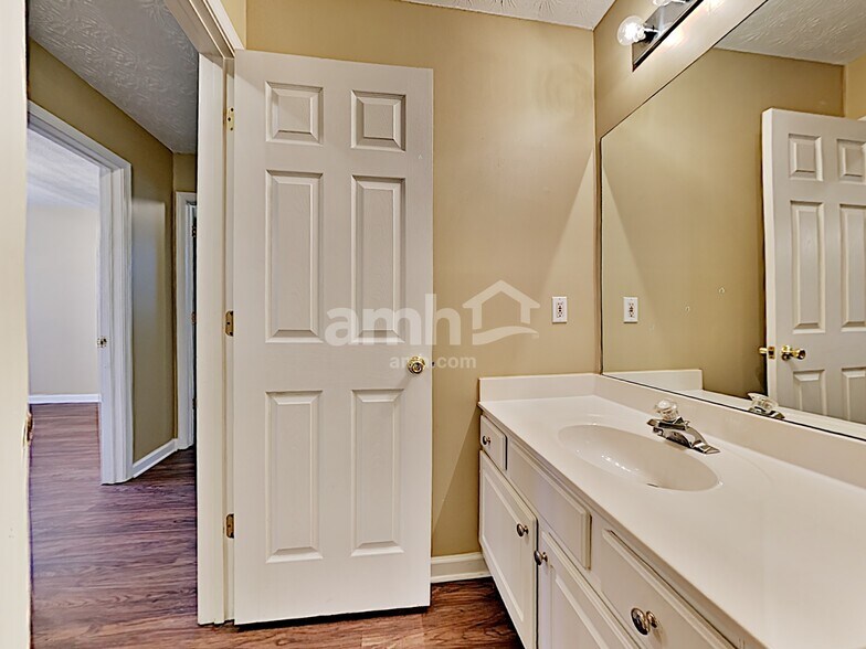 Building Photo - 3301 Freedom Landing NW