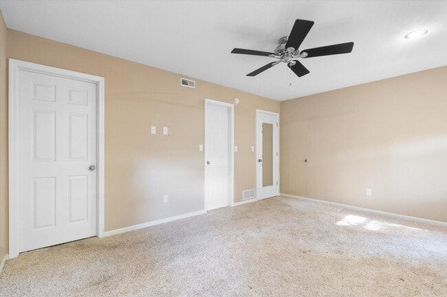 Building Photo - 400 N Village Cir