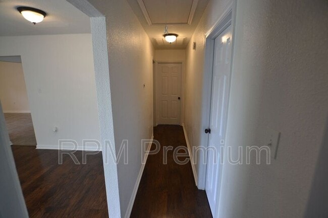 Building Photo - 1857 Theron Dr