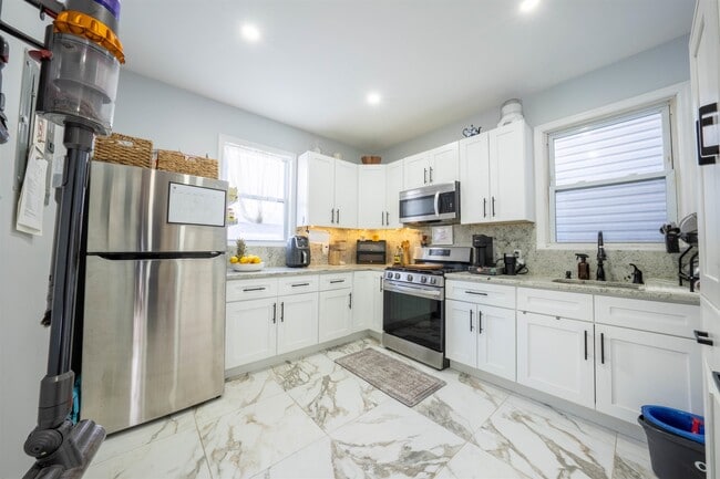 Building Photo - 40 Condict St