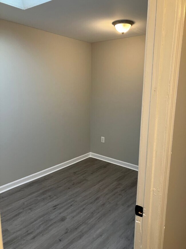 Building Photo - Spacious 3 Bedroom Home Near Johns Hopkins