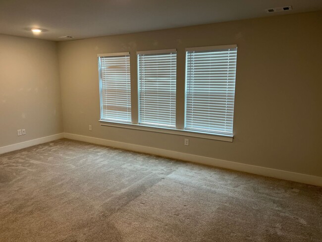 Building Photo - Stunning 3/2 Rental Unit in Prime Simpsonv...