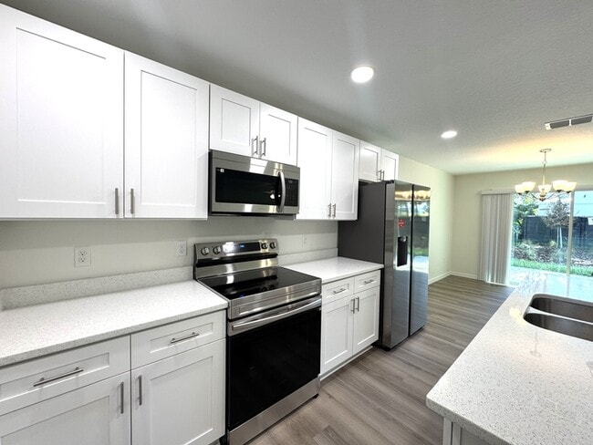 Building Photo - 115 N Hillside Ave