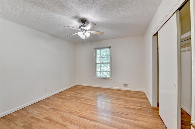 Building Photo - 2628 Whitehurst Dr