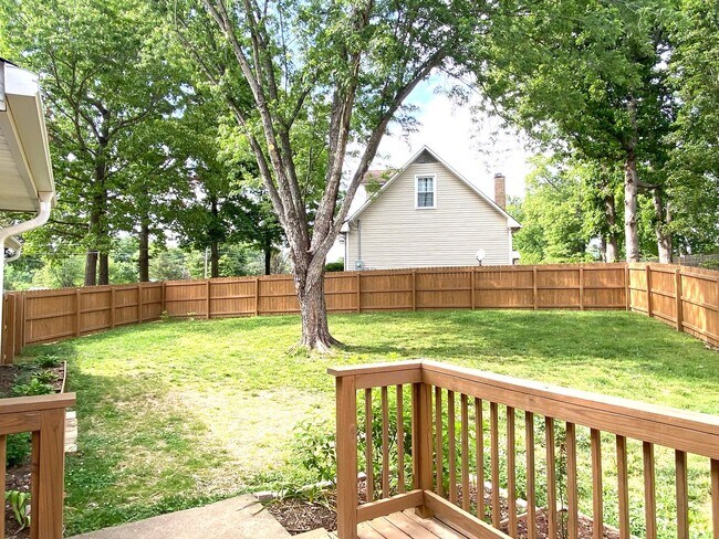 Building Photo - 1103 Rosebrook Dr