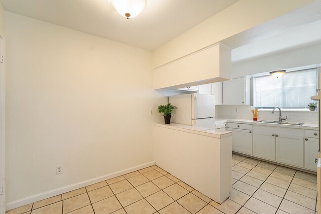 Building Photo - 1529 Bonnie Brae St