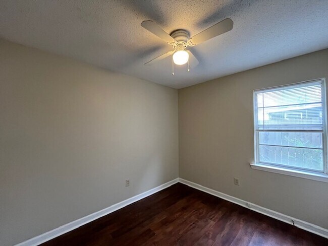 Building Photo - Renovated 3 Bedroom 1 Bath Home for Rent!!