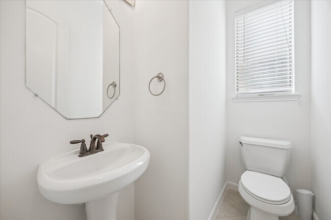 Building Photo - 5210 Petty St