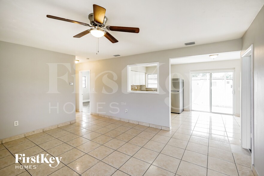 Building Photo - 18000 NW 6th Ct