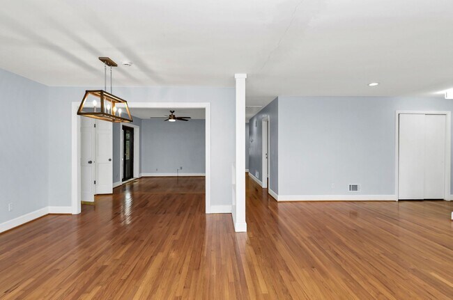 Building Photo - Prime Location! Beautiful Home Only Minutes to The Vista & Downtown