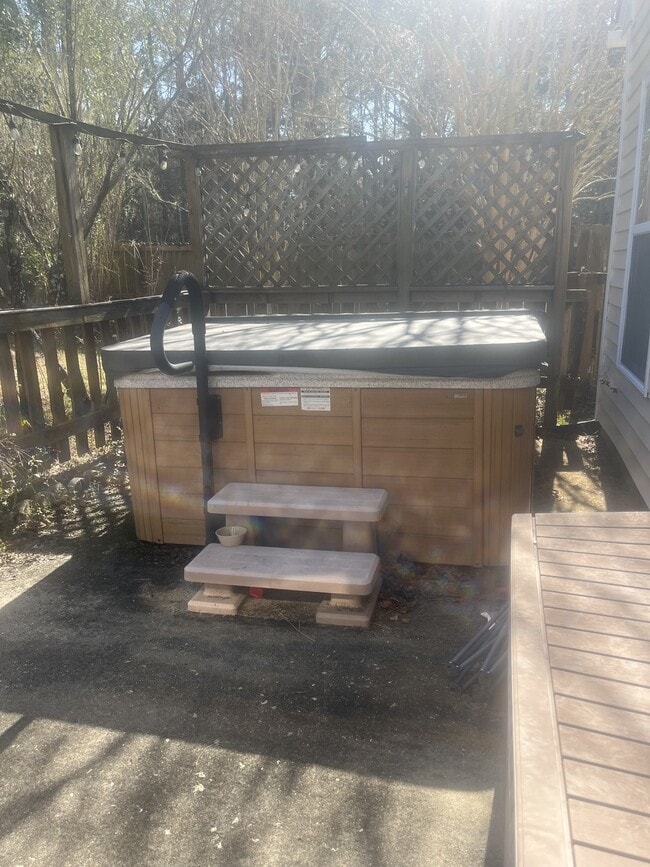 Building Photo - 343 Briarbend Rd