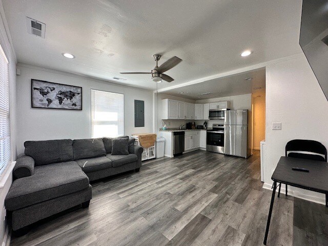 Building Photo - 1004 Grace St