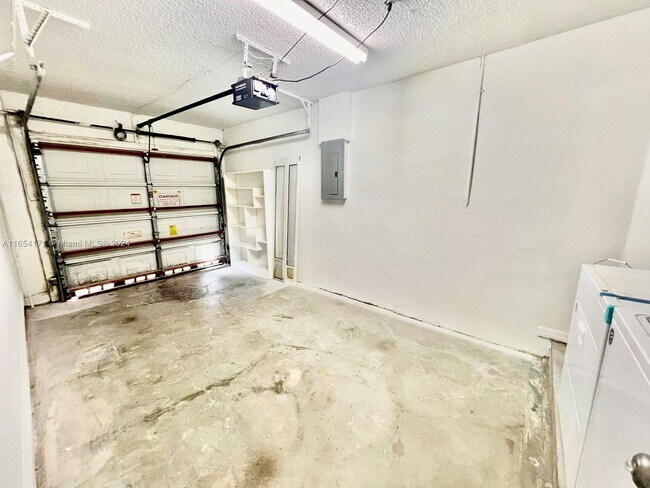 Building Photo - 9941 NW 32nd St