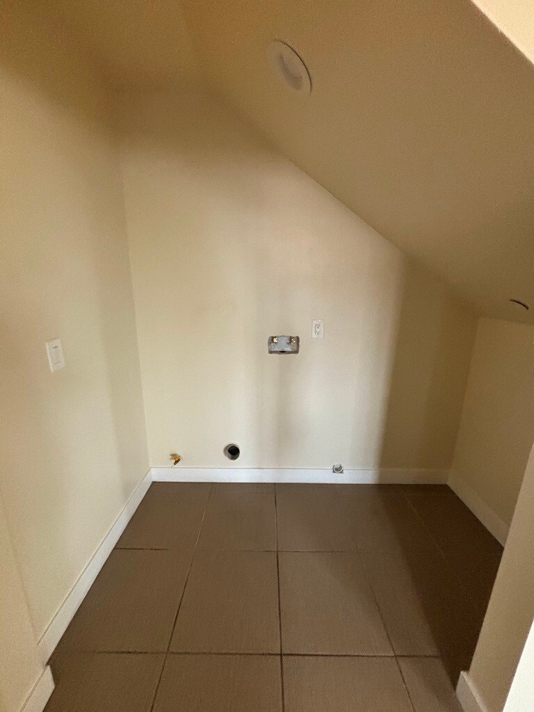 Building Photo - 7710 S Hoover St