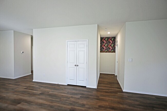 Building Photo - 963 Steeplebush