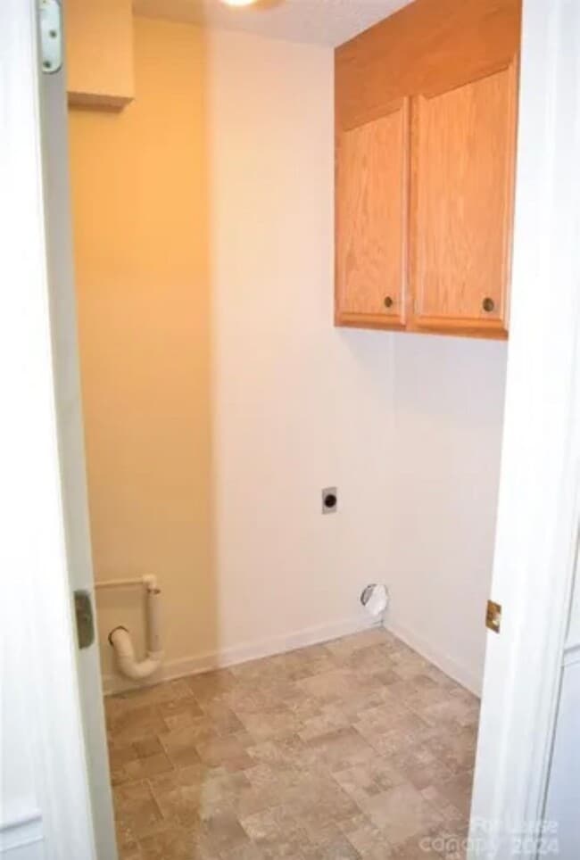 Building Photo - Private 2BD/1.5BA Townhouse in Prime NW Hi...