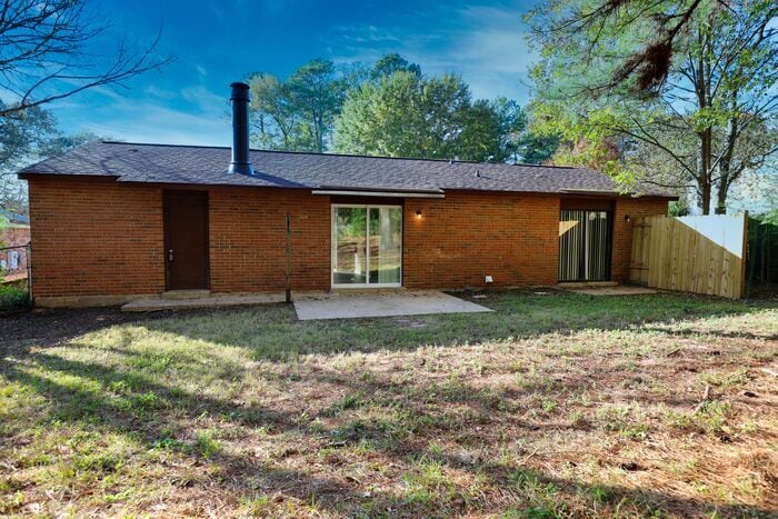 Building Photo - 232 Pinewood Dr