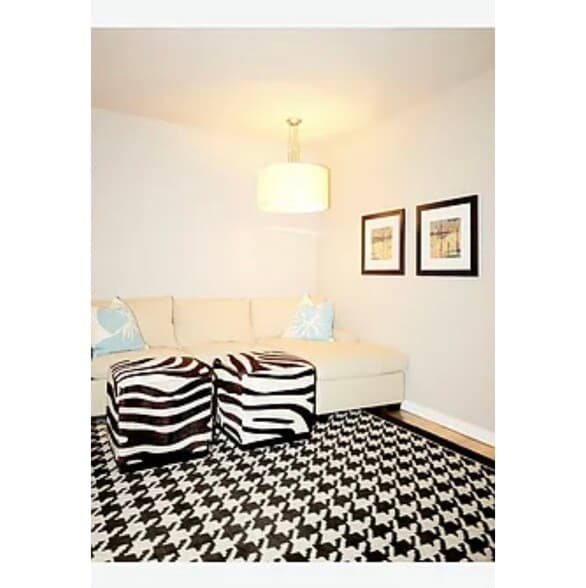 Building Photo - 1900 S River Dr