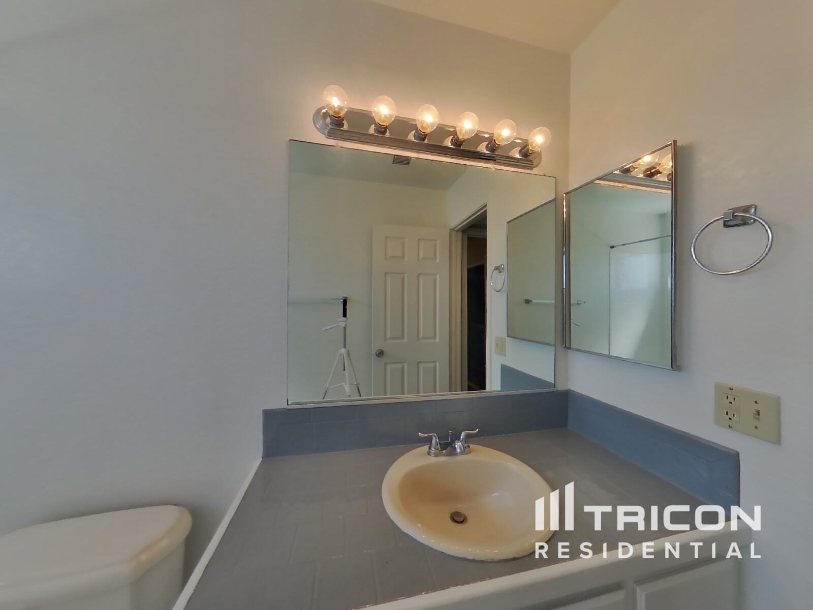 Building Photo - 6309 E Ivyglen St