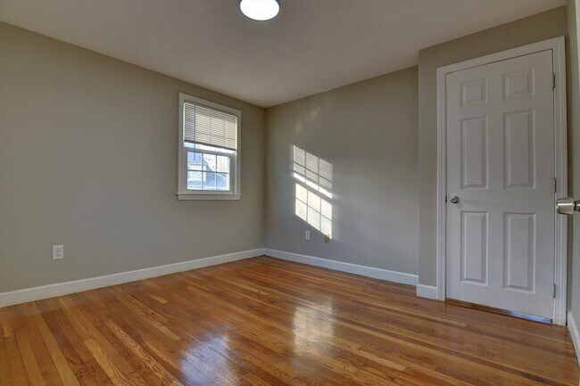 Building Photo - 30 Trull St