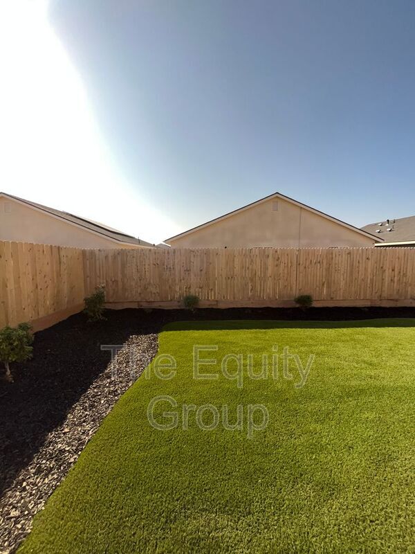 Building Photo - 7031 W Wren Ave