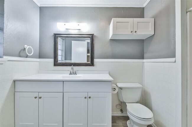 Building Photo - 23807 Red Oak Dr