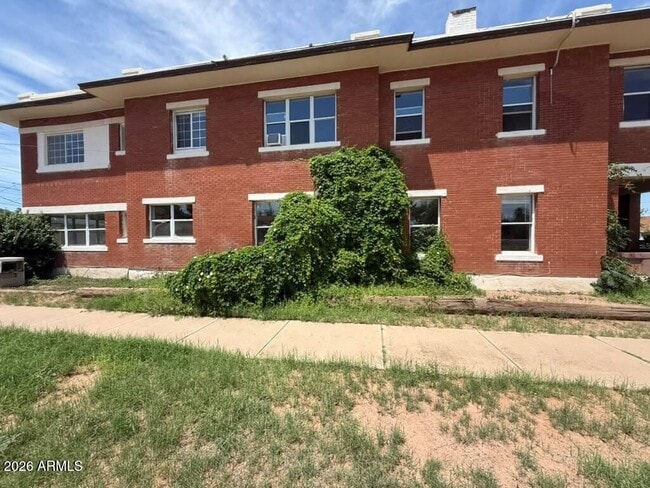 Building Photo - 1165 E 10th St